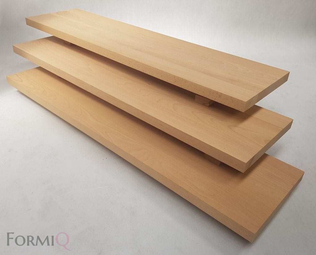 Treppenstufe aus massiver Buche in SELECT-Qualität.